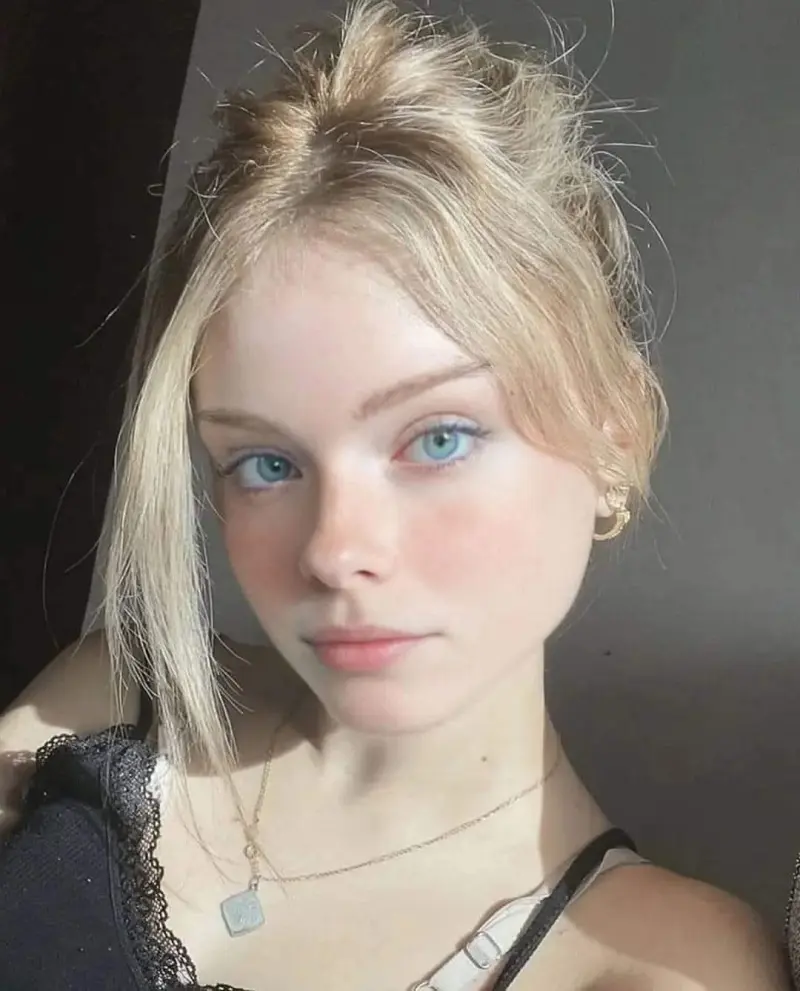 fafibemk (22) female from US - sexting partner