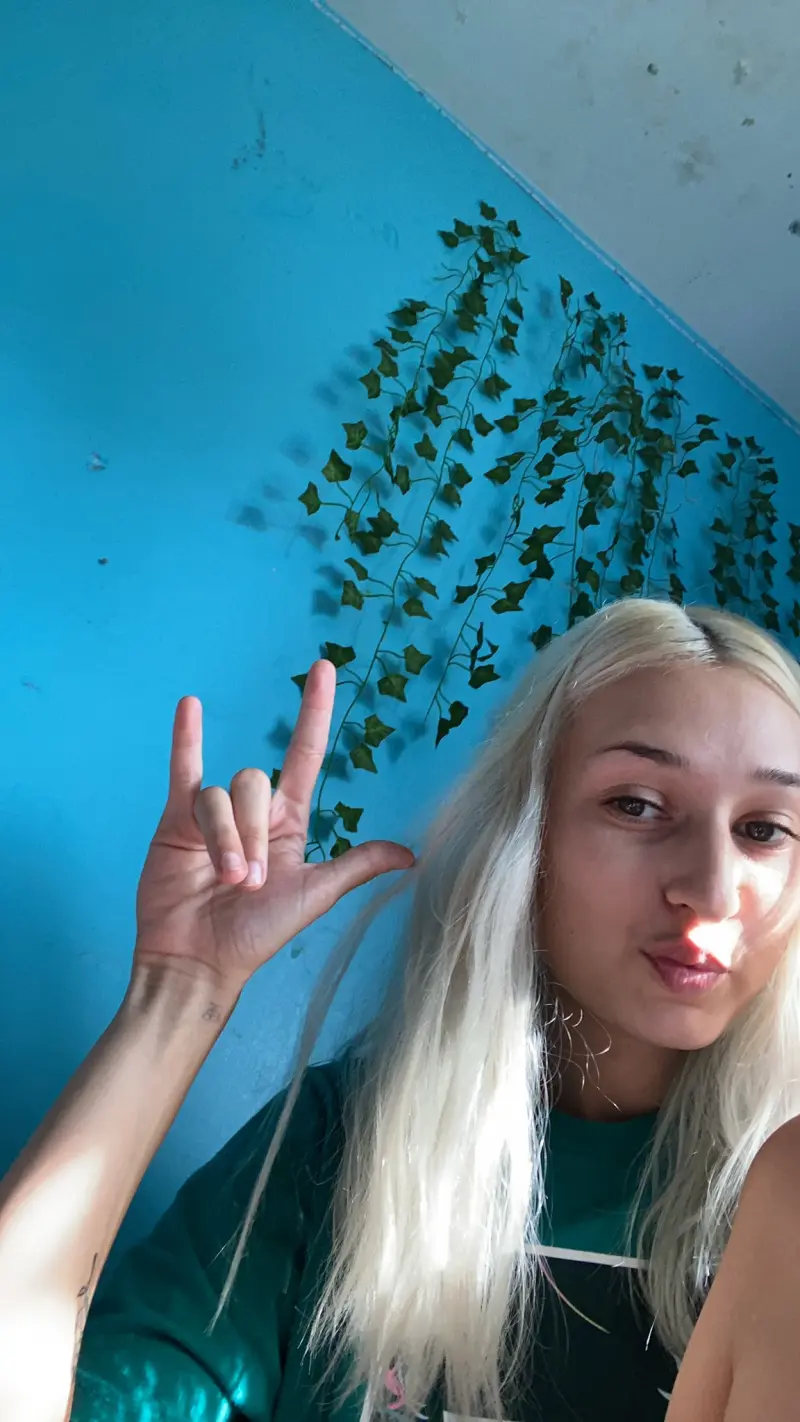 fafor90615 (18) female from US - sexting partner