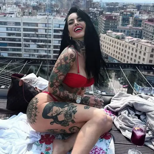 fakeyol797 (18) female from AM - sexting partner