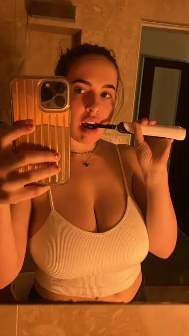 famij89480 (18) female from DE - sexting partner