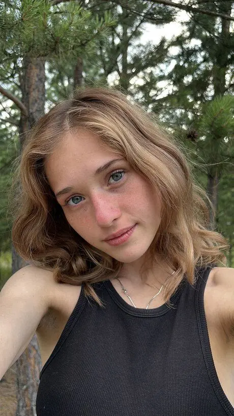 fapegir138 (18) female from US - sexting partner