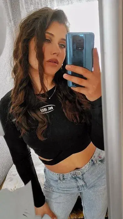 faripo8940 (18) female from GB - sexting partner