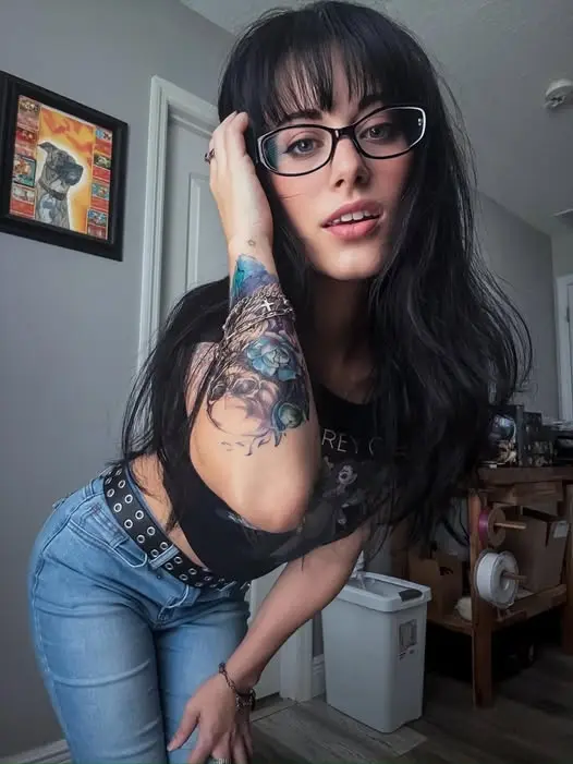 fayih54220 (18) female from GB - sexting partner