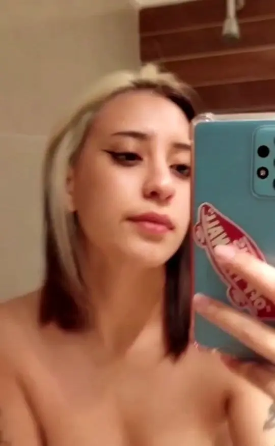 fayipe7766 (20) female from US - sexting partner