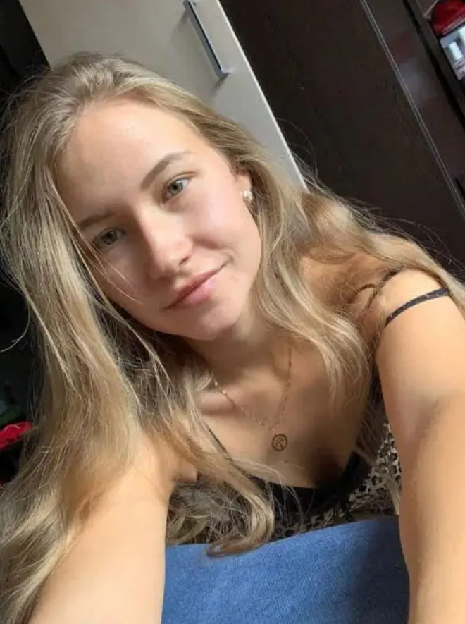 fefojifol (18) female from US - sexting partner