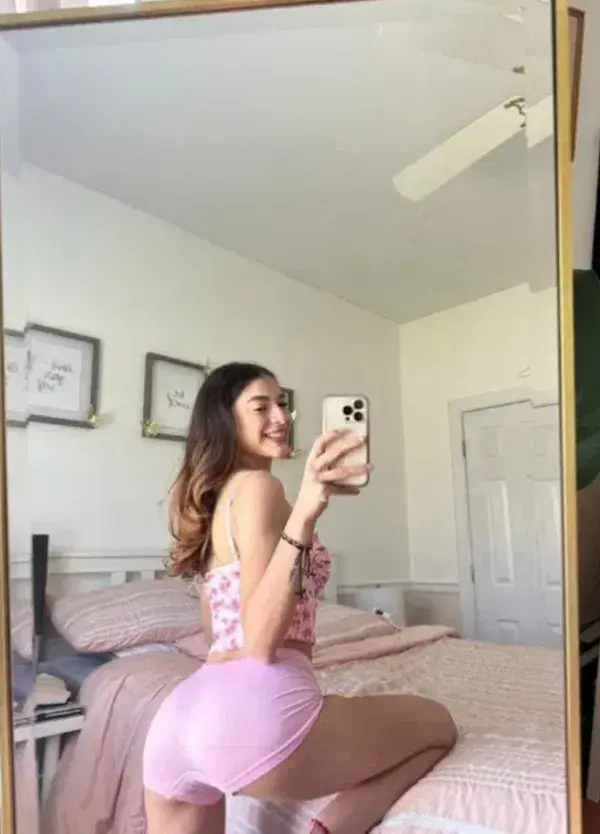 fegajo5908 (21) female from GB - sexting partner