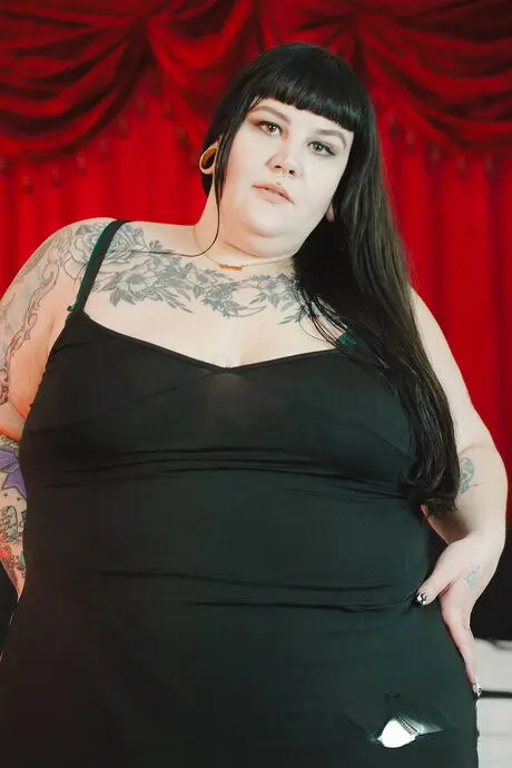 fepivi1039 (18) female from AE - sexting partner