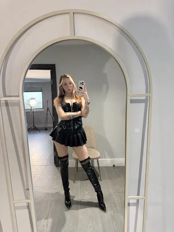 feqema (18) female from AU - sexting partner