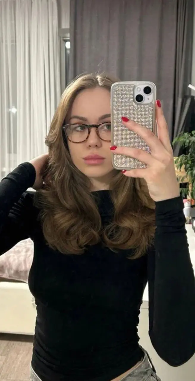 ferapkl (18) female from GB - sexting partner