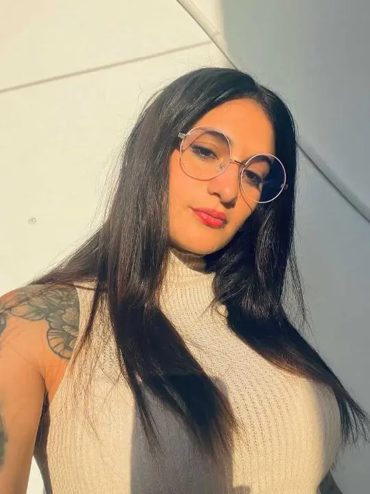 fifoheda (18) female from CH - sexting partner