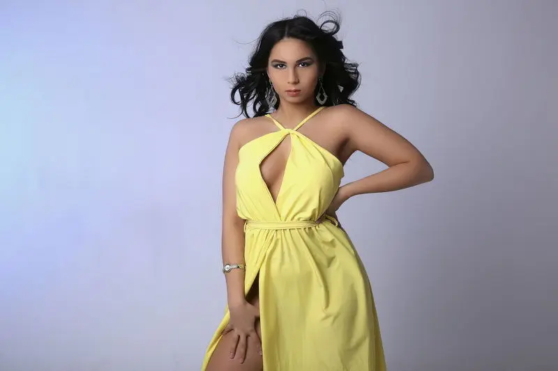 fihaly (26) female from US - sexting partner