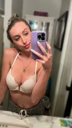 fiheho3790 (18) female from DE - sexting partner