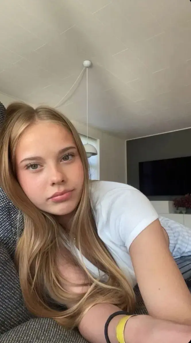 fijipaqy (18) female from GB - sexting partner