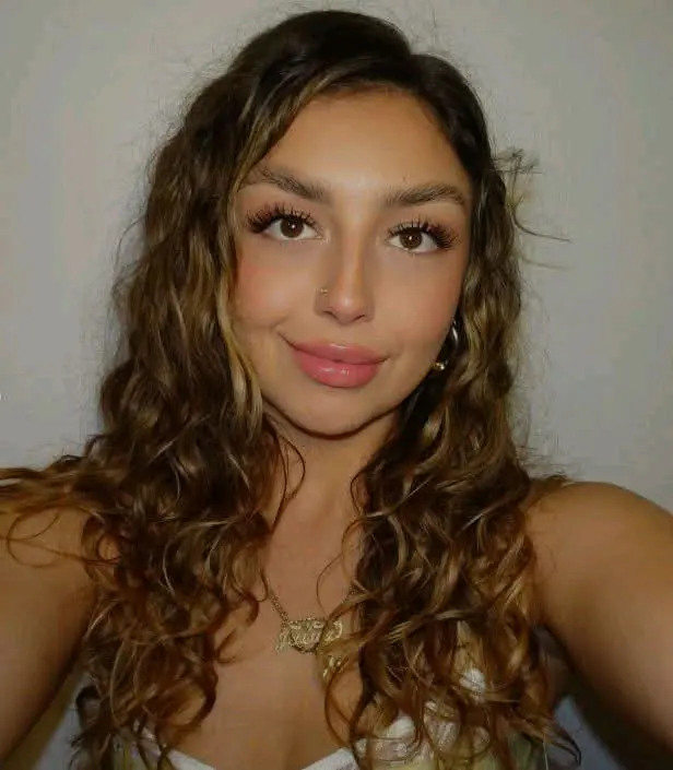 fijopklo (18) female from US - sexting partner