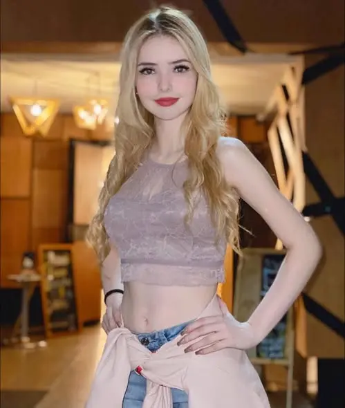 firobo6324 (32) female from GB - sexting partner