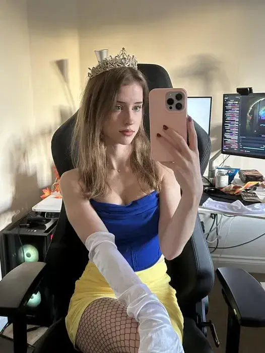 fitimo8079 (18) female from AU - sexting partner