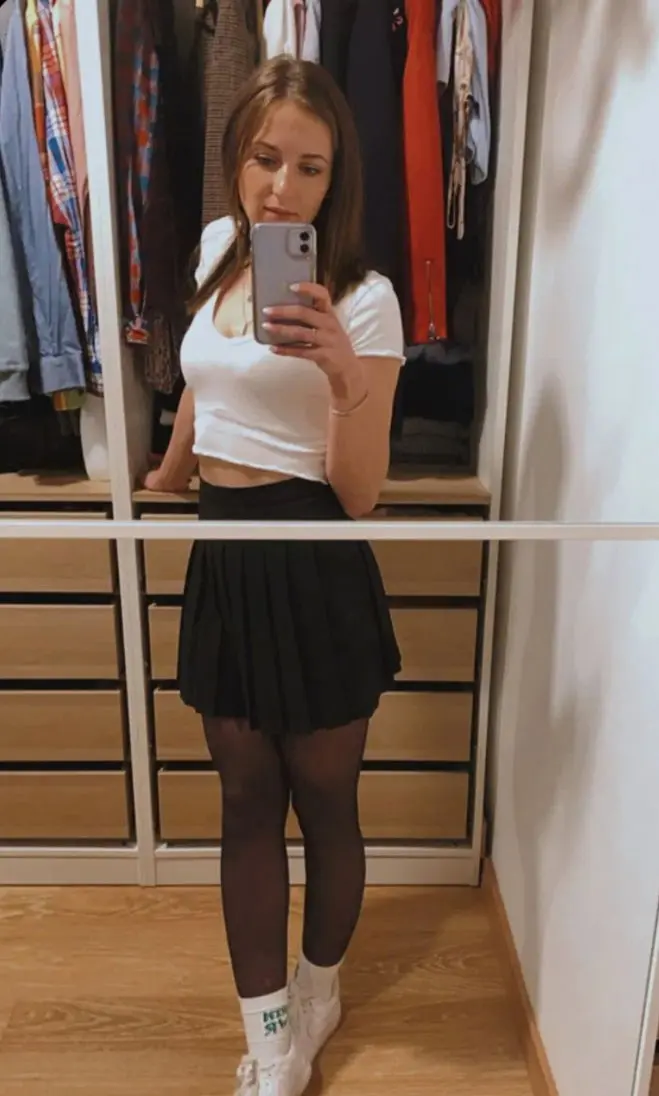 fiwypat (23) female from GB - sexting partner