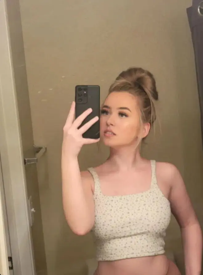 fixajiw (18) female from US - sexting partner