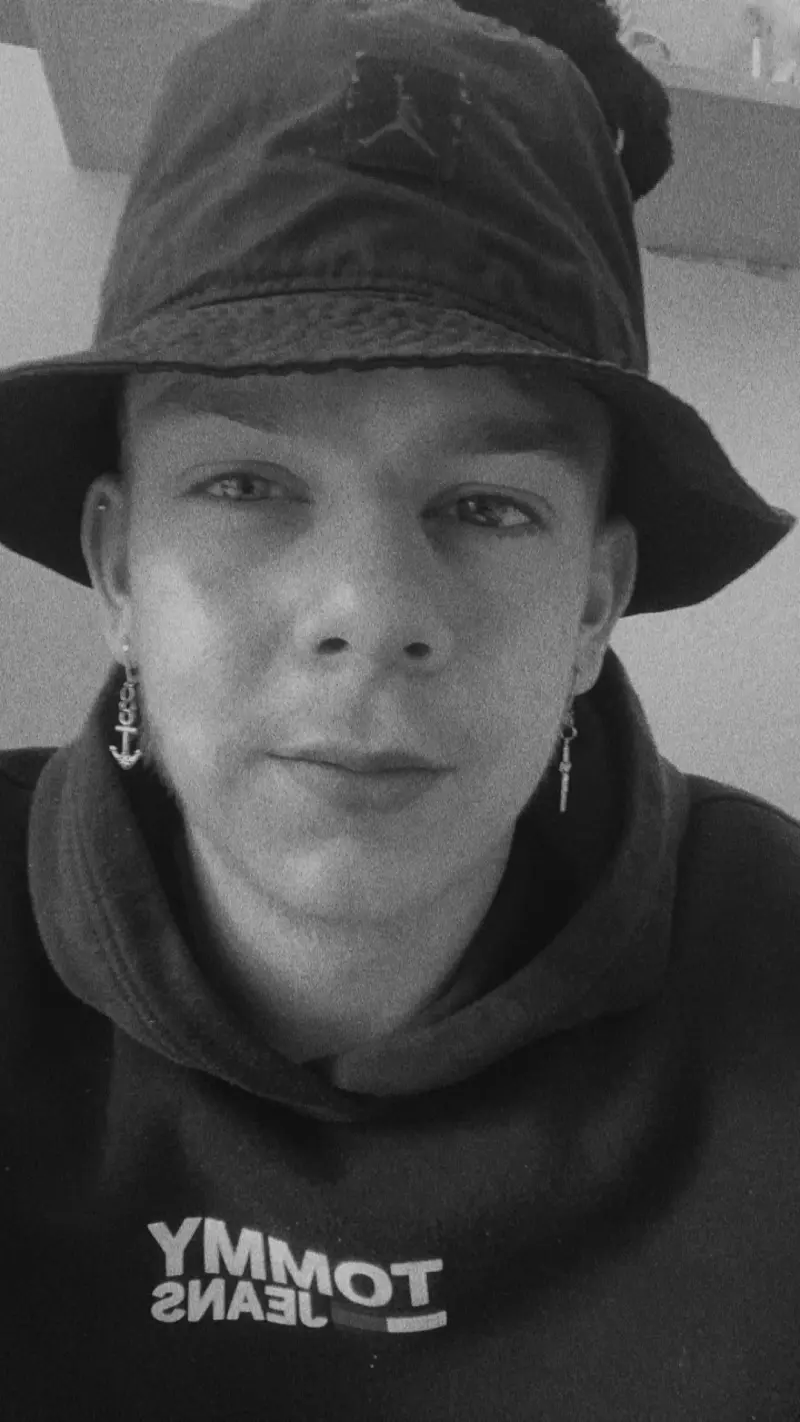 fofolacop (18) male from CZ - sexting partner