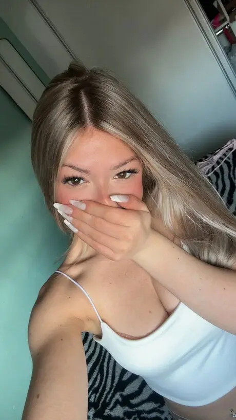 fogilay194 (25) female from US - sexting partner