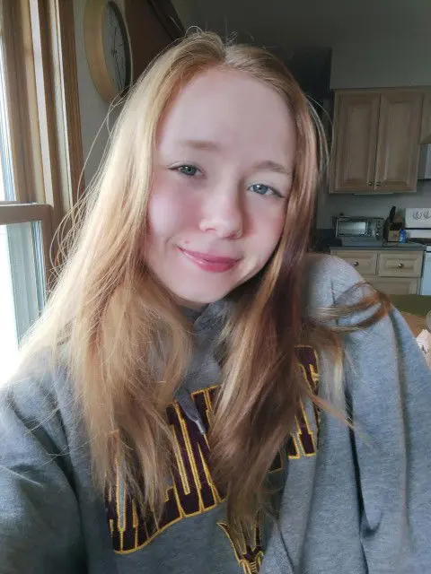 foguxuzy (18) female from US - sexting partner