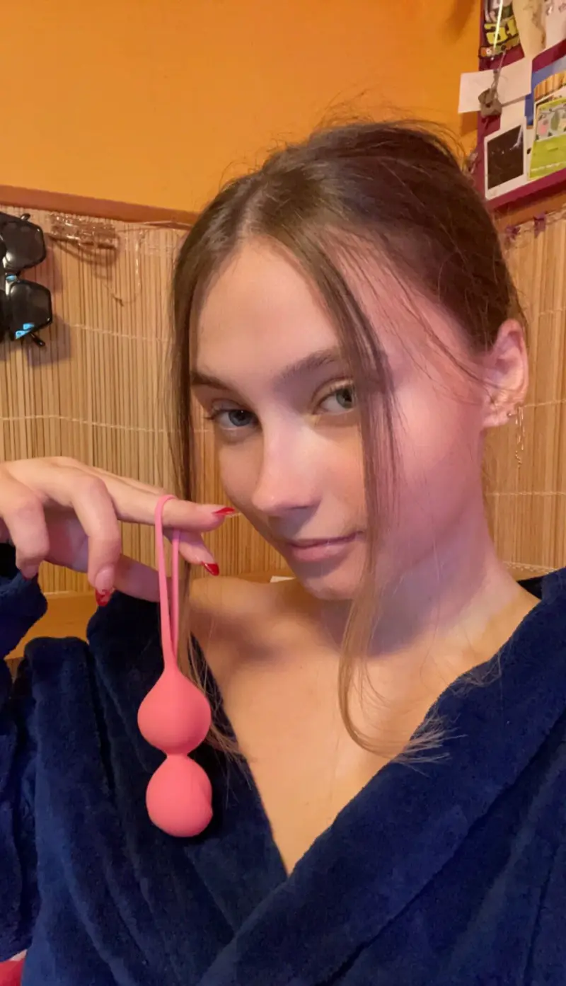 fojob65813 (18) female from US - sexting partner