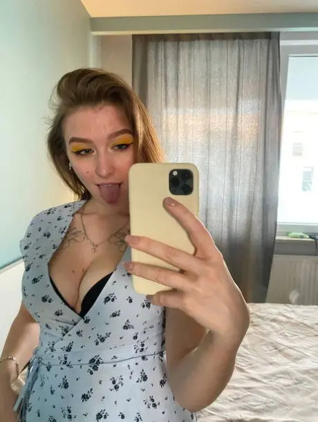 folaseh545 (18) female from GB - sexting partner