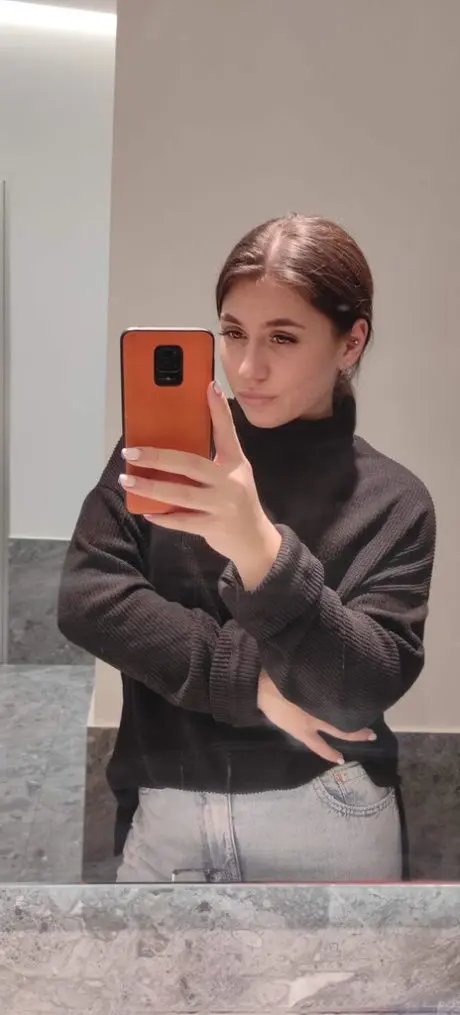 folopino (18) female from CA - sexting partner