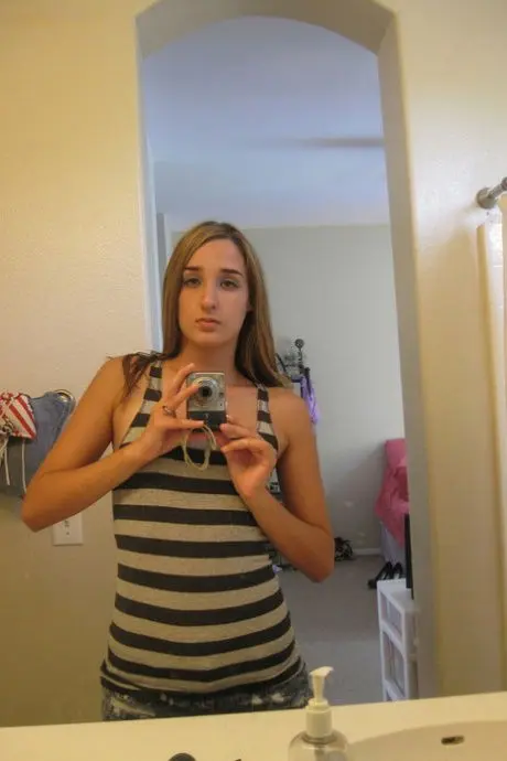 fotasaw106 (18) female from US - sexting partner