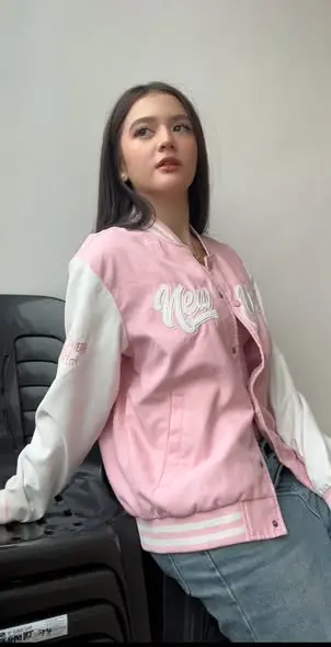 foviyih141 (18) female from GB - sexting partner