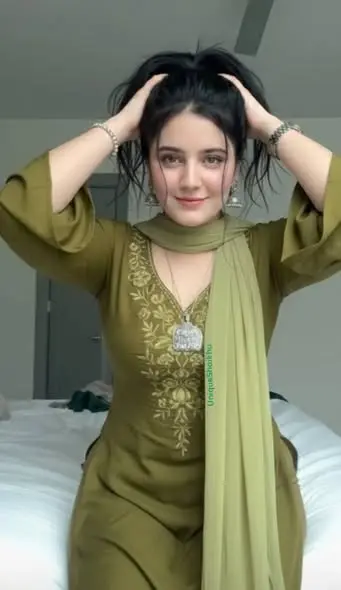 fowekac466 (25) female from GB - sexting partner