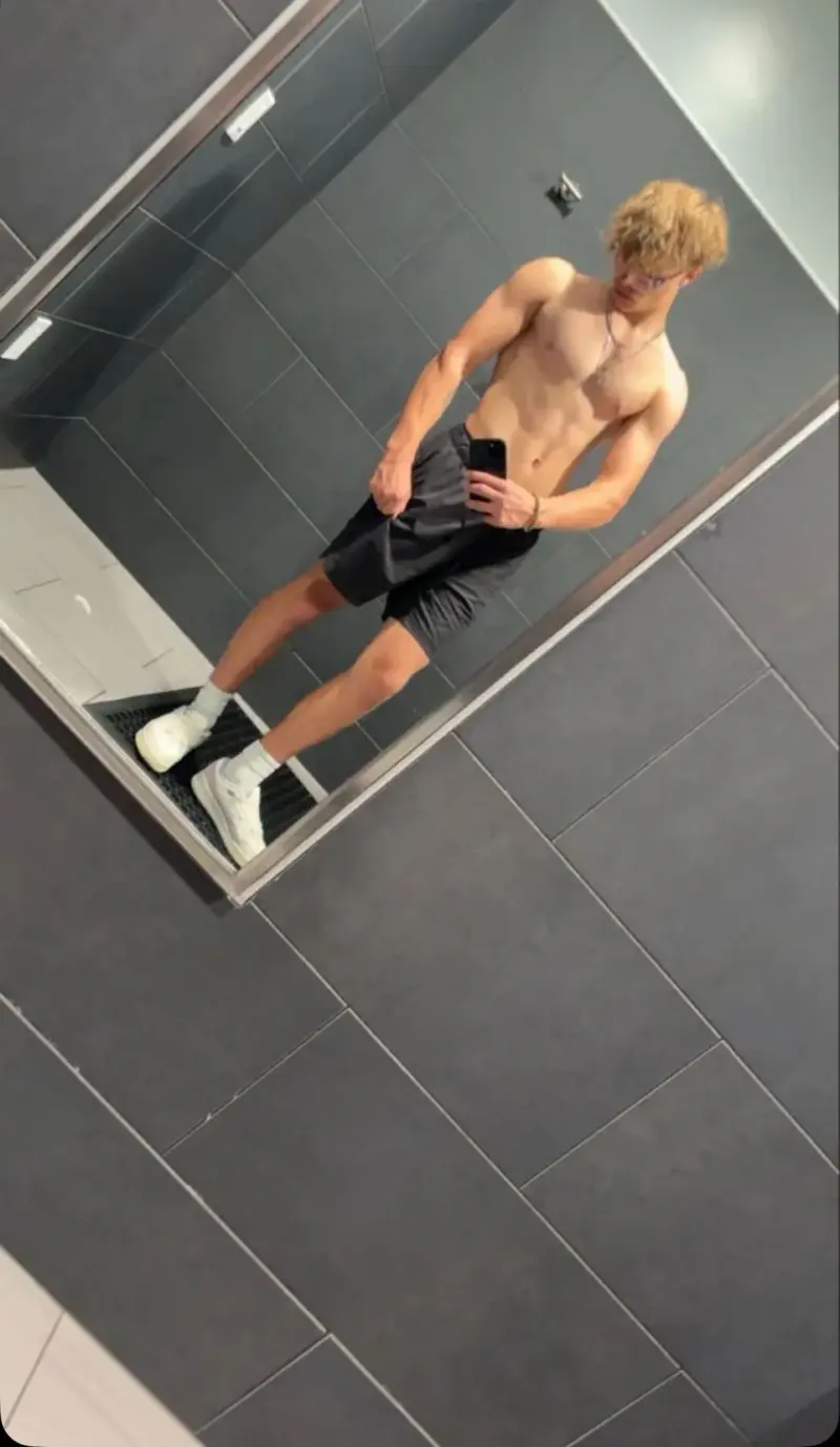 freemyboy (18) male from US - sexting partner