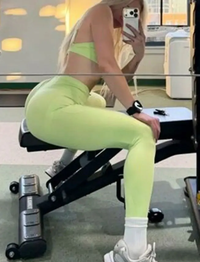 frnteuyax (18) female from US - sexting partner