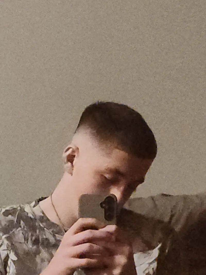 g03067591 (18) male from AU - sexting partner