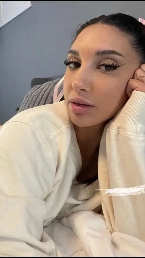 gagyefar (18) female from IQ - sexting partner