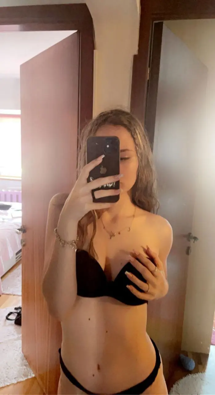 gajokil282 (18) female from US - sexting partner