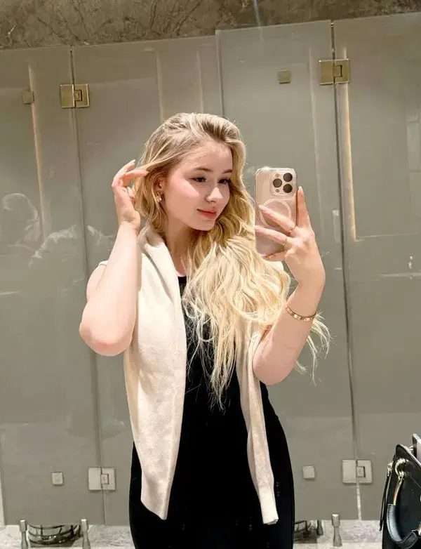 gakabo7078 (22) female from US - sexting partner