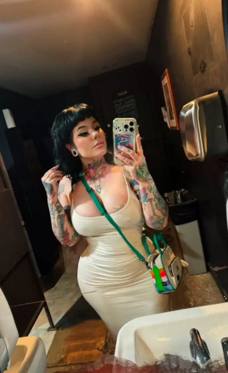 gakhqc (21) female from NL - sexting partner