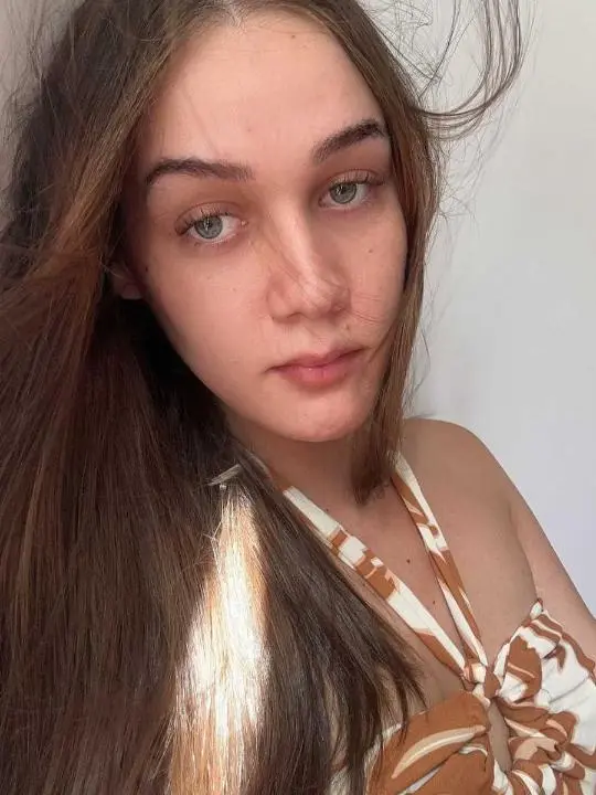 gaknuv (18) female from US - sexting partner