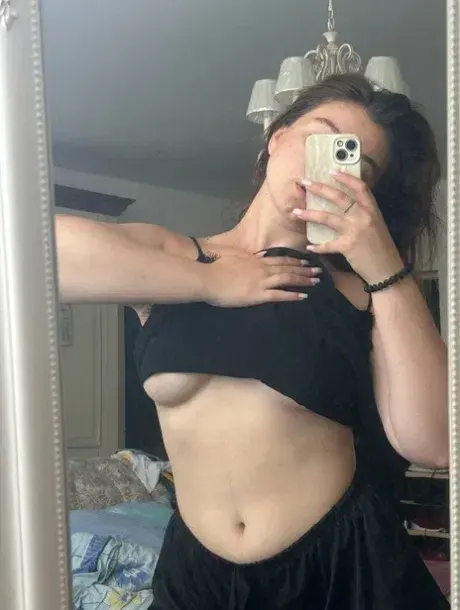 gakov85582 (23) female from US - sexting partner