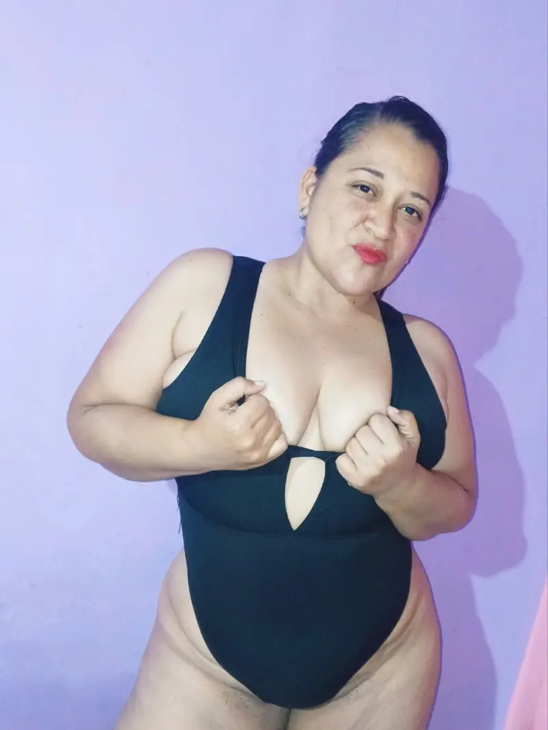 galovylu (18) female from AU - sexting partner