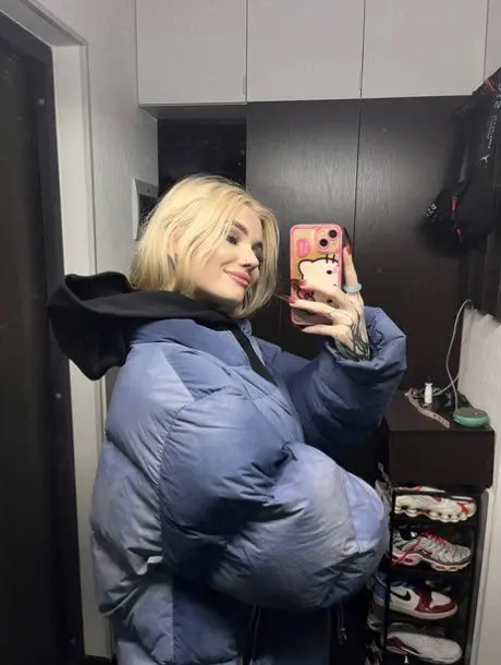 gapimod890 (18) female from US - sexting partner