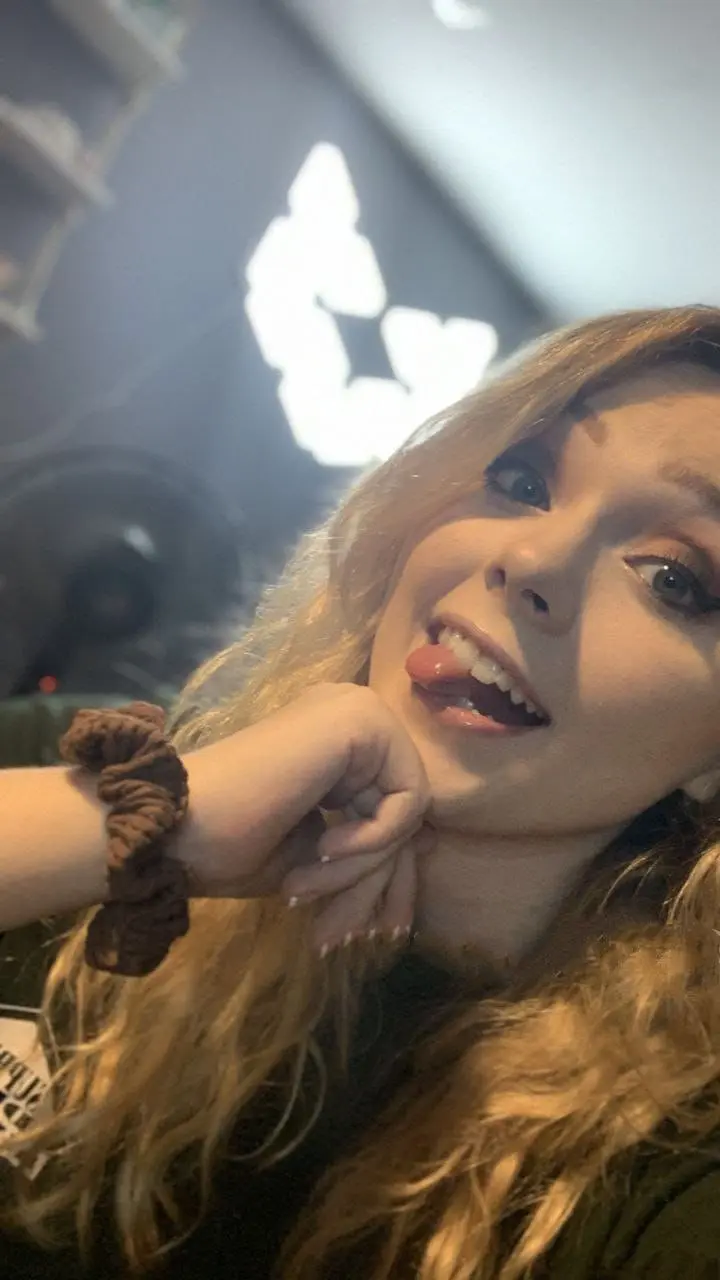 gavijif251 (18) female from US - sexting partner