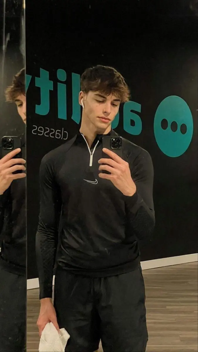 geathm98 (22) male from US - sexting partner