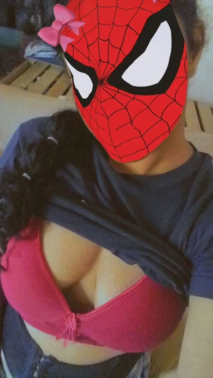 gedije (18) female from AU - sexting partner