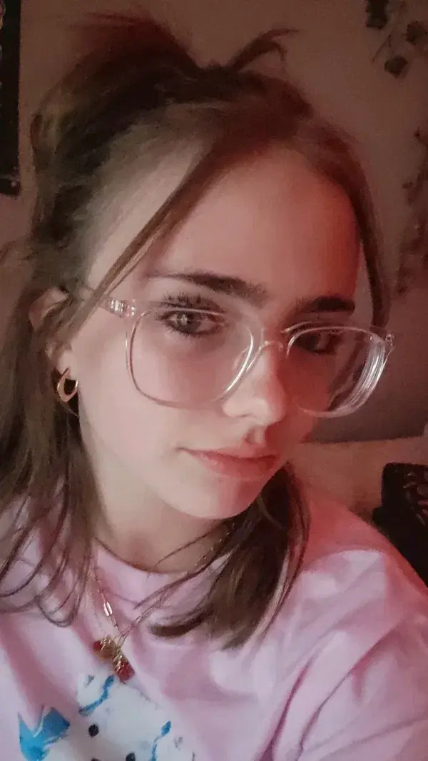 gefob60897 (18) female from RU - sexting partner