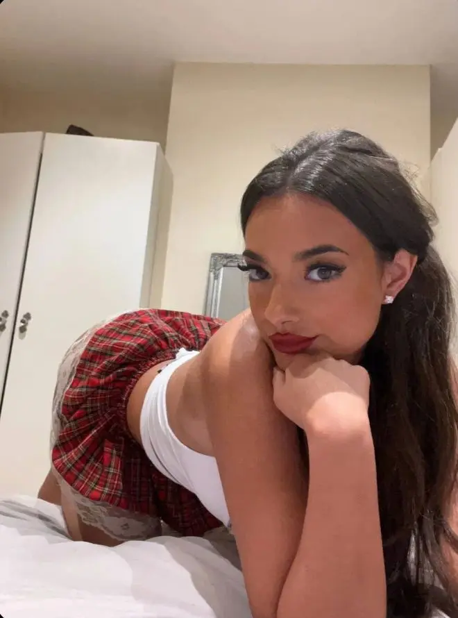 gehonojk (23) female from US - sexting partner