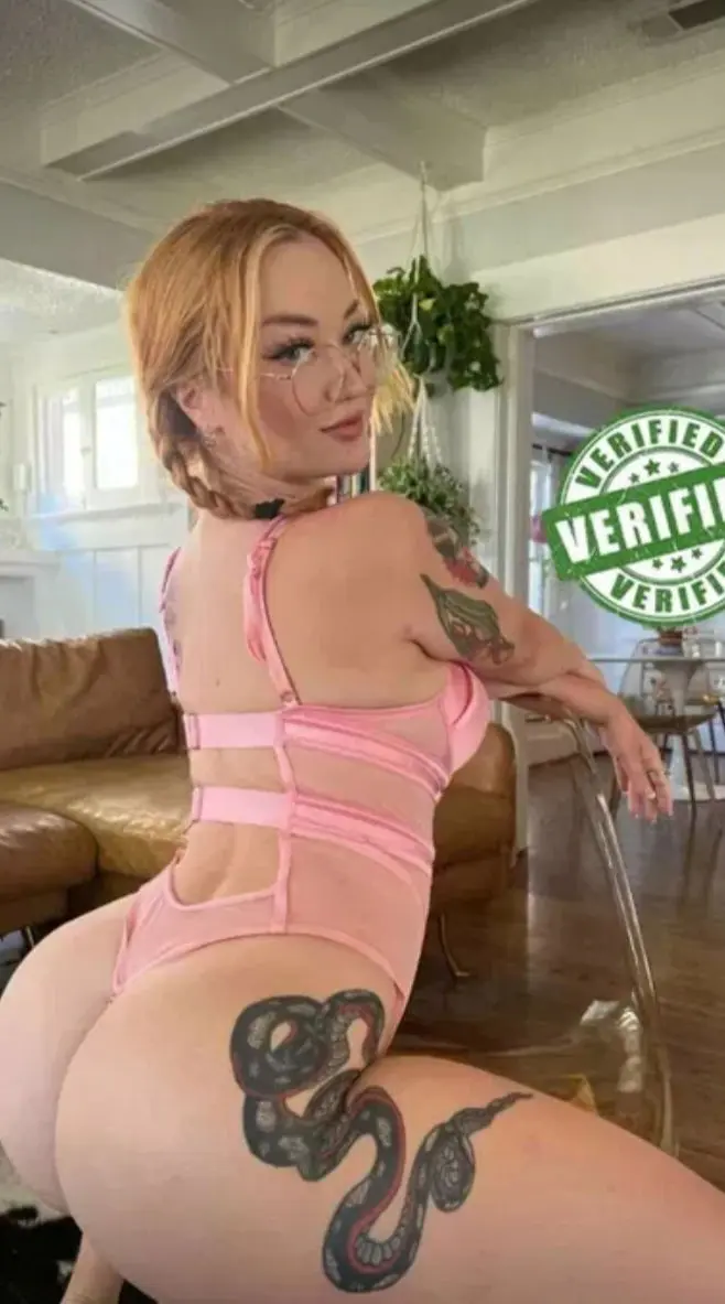 gelunohi (18) female from US - sexting partner