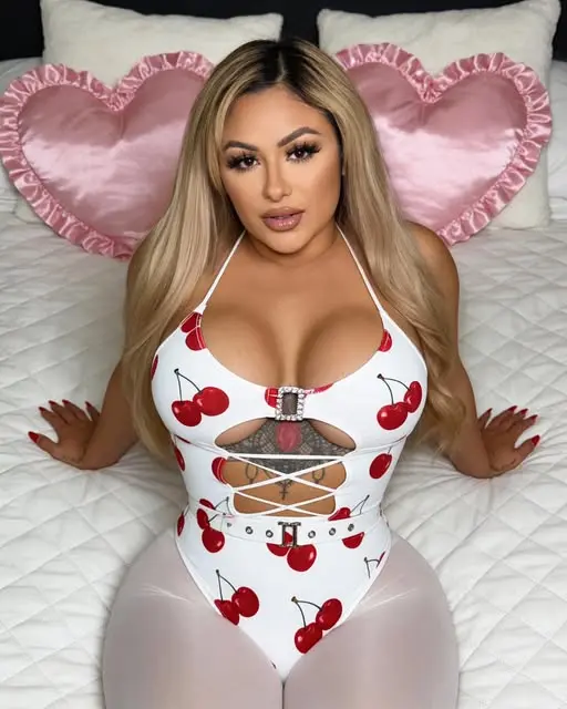 gesabac131 (18) female from GB - sexting partner