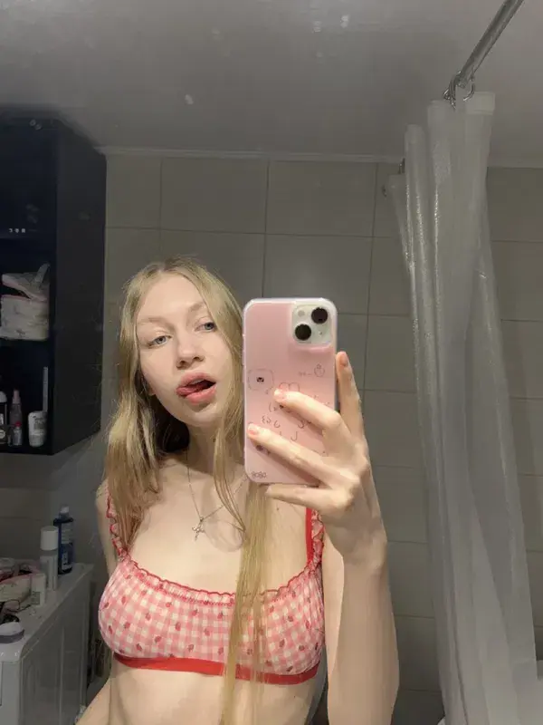 gewaw12060 (22) female from US - sexting partner